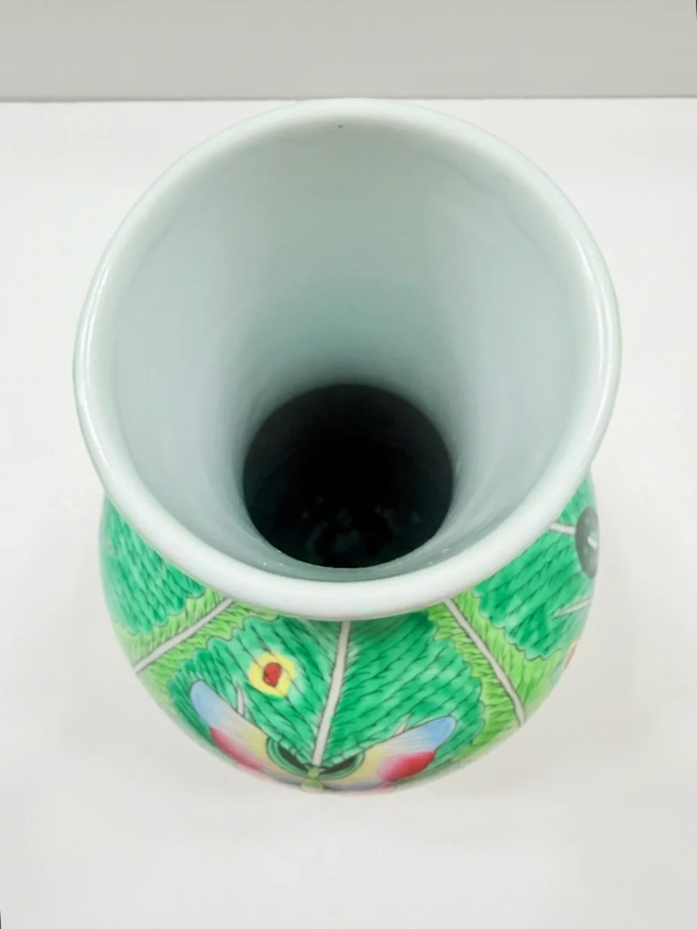 Antique 19th C. Chinese Qing Dynasty Porcelain Vase,‎ Cabbage Leaf Butterfly 13”